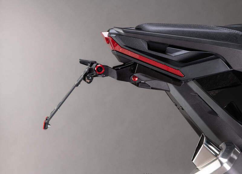 Kit Porta Targa Regolabile Lightech KTARHO124A1 per HONDA X-ADV